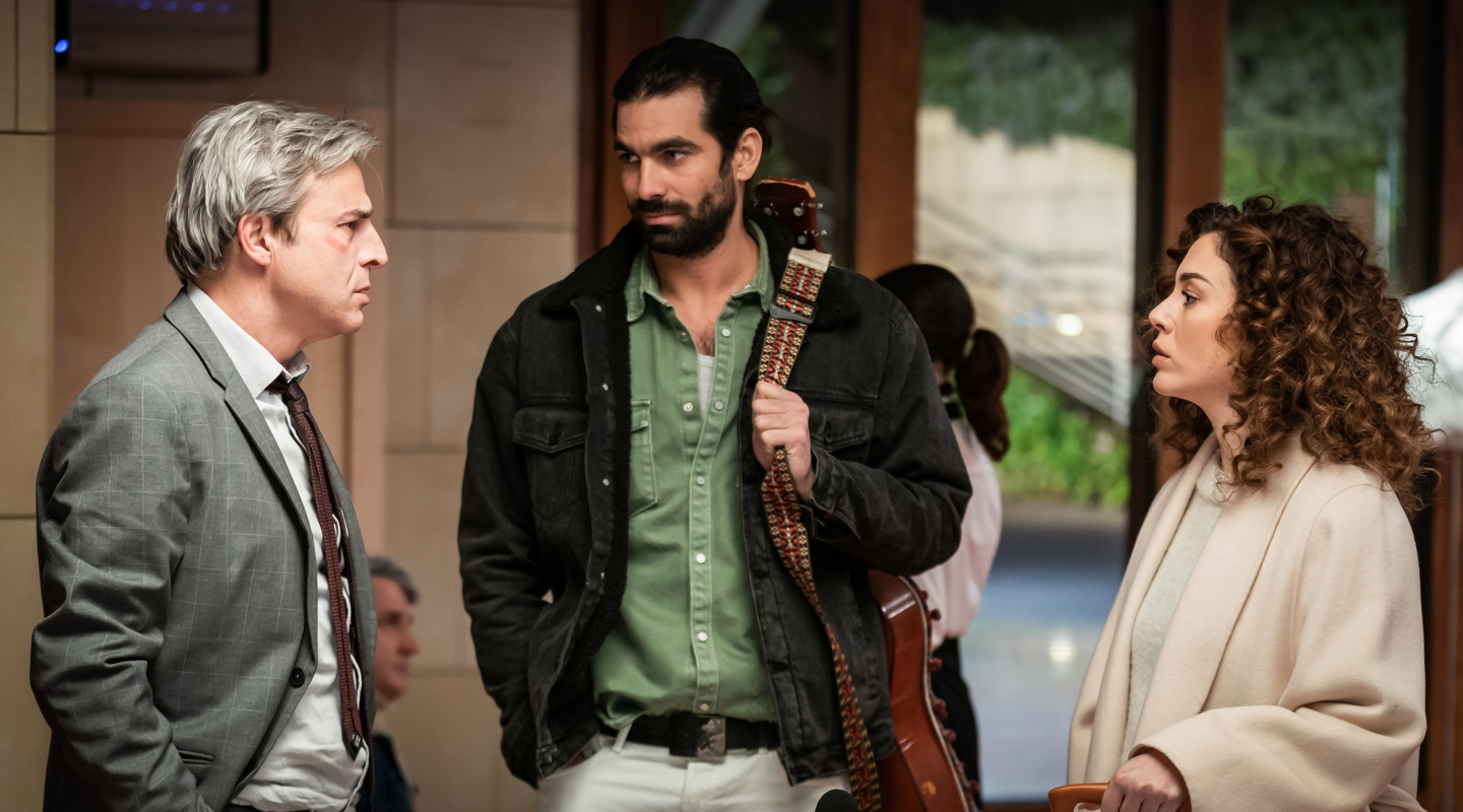 Filmax presents Alex de la Iglesia’s shook-up black comedy “Four’s a Crowd” at Argentina’s Ventana Sur